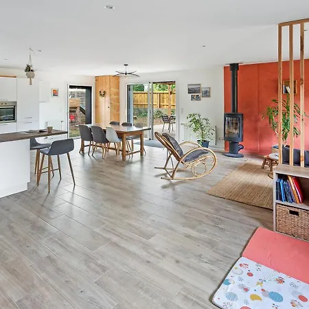 Hébergement de vacances La Maison En Bois - Confortable Et Paisible Avec Jardin