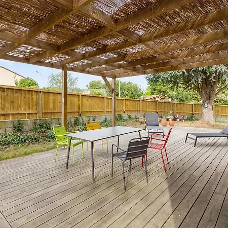 Hébergement de vacances La Maison En Bois - Confortable Et Paisible Avec Jardin *