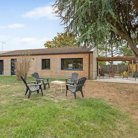 Holiday home La Maison En Bois - Confortable Et Paisible Avec Jardin Gorges (Pays de la Loire)