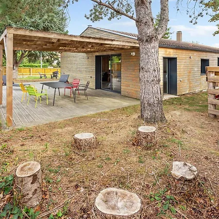 Hébergement de vacances La Maison En Bois - Confortable Et Paisible Avec Jardin